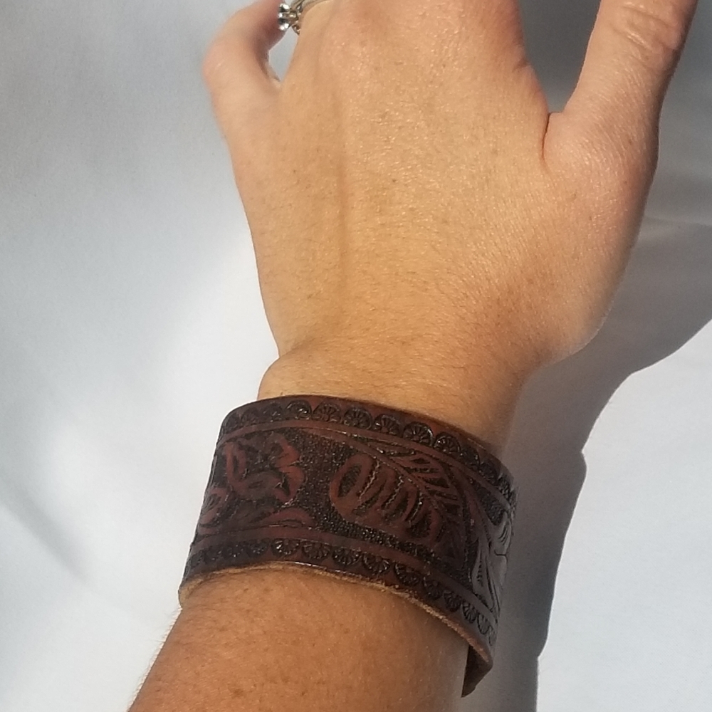 Leather cuff bracelets - Picture 5 of 10